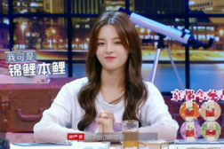 娱乐吃瓜杨超越,从娱乐吃瓜到现象级偶像的蜕变之路