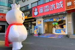 娱乐吃瓜酱蜜雪冰城,从街边摊到全球茶饮巨头,品牌背后的故事与营销策略